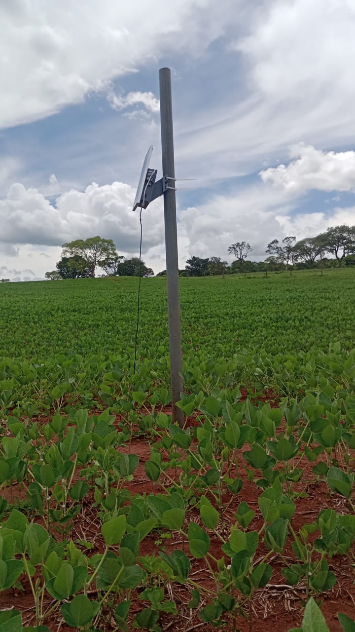 Sensor AI de monitoramento agrícola instalado no campo